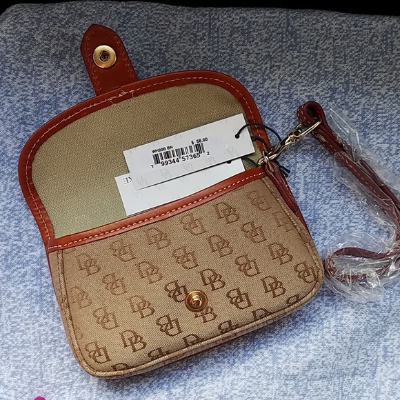 NWT Dooney and Bourke Wristlet - Picture 3 of 8